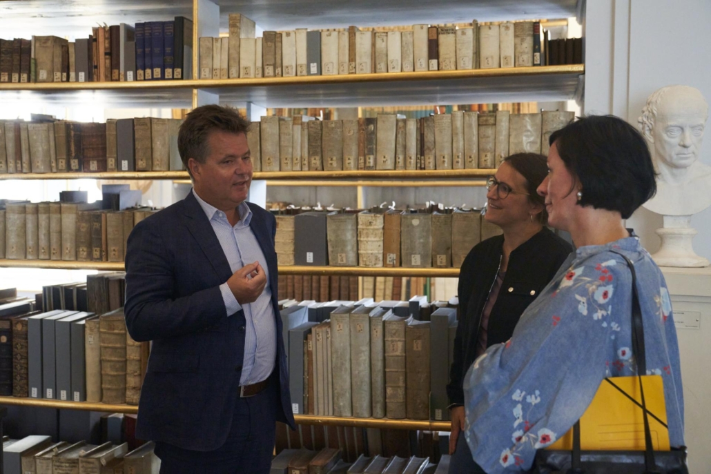 Jürgen Dusel im Rokokosaal der Herzogin Anna Amalia Bibliothek © Klassik-Stiftung Weimar, Foto: Hannes Bertram 2025.